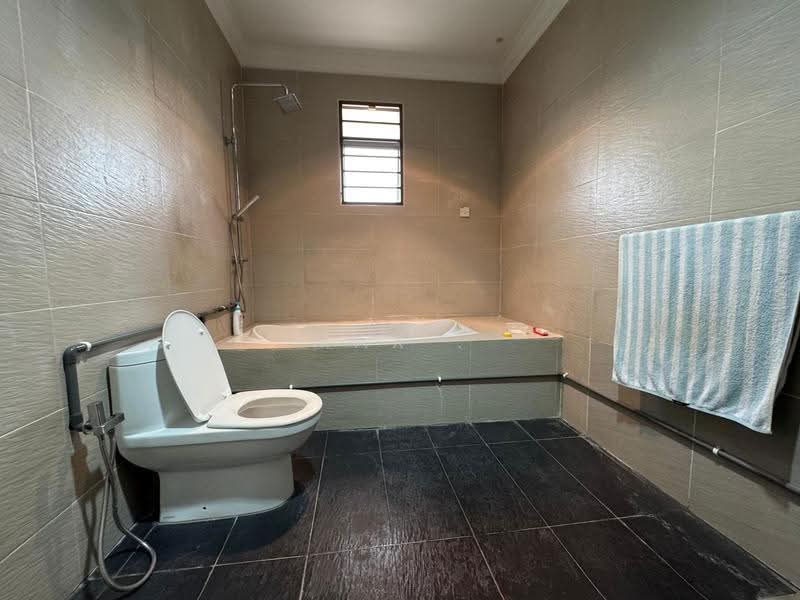 Rumah Banglo untuk Dijual di Bukit Rahman Putra (Sungai Buloh) - Max . - Bathroom - PropertyGuru.com.my