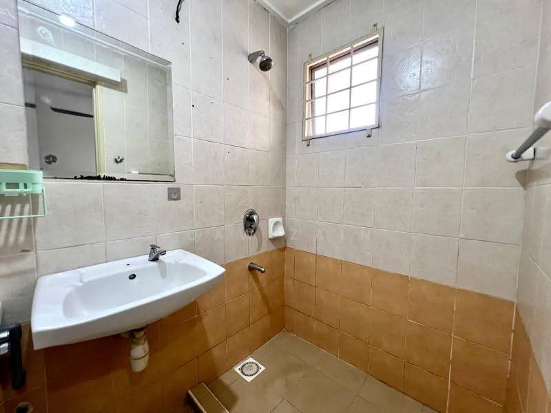 2-storey Terraced House for Rent in Taman Bukit Subang (Shah Alam) - Adaw Zain - Bathroom - PropertyGuru.com.my