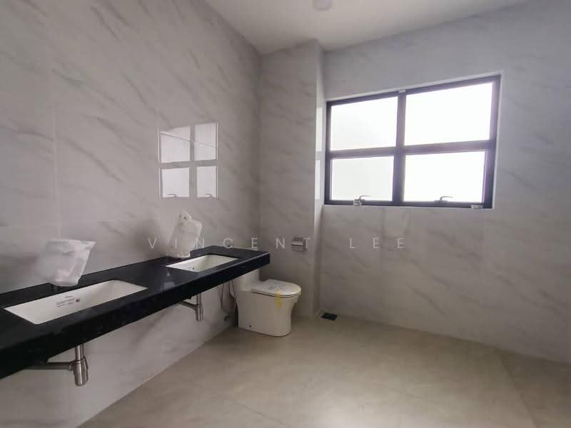 Bungalow House for Sale in Setia Ecohill (Semenyih) - Vincent Lee - Bathroom - PropertyGuru.com.my