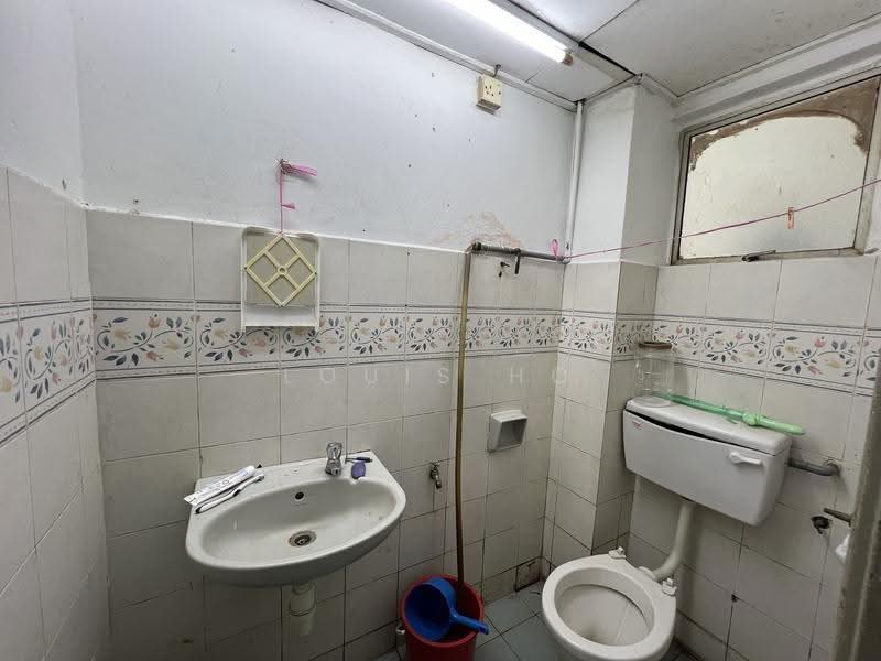 Kedai / Pejabat untuk Disewa di Puchong (Selangor) - Louis Ho - Bathroom - PropertyGuru.com.my