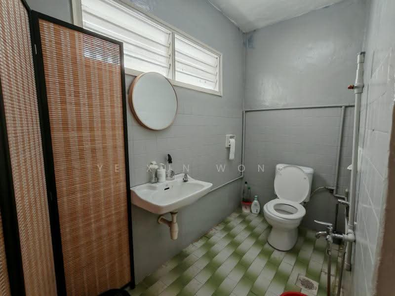 Kedai untuk Disewa di Taman Pelangi (Johor Bahru) - Ye Xun Wong - Bathroom - PropertyGuru.com.my