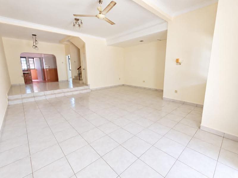 Rumah Teres 2.5-Tingkat untuk Disewa di Perling (Skudai) - SH Wong - Living Room - PropertyGuru.com.my