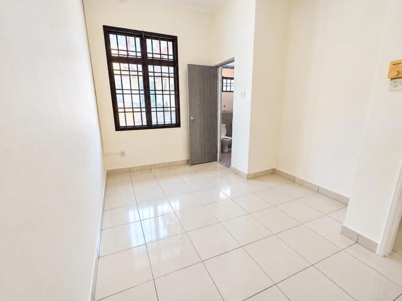 Rumah Teres 2.5-Tingkat untuk Disewa di Perling (Skudai) - SH Wong - Bathroom - PropertyGuru.com.my