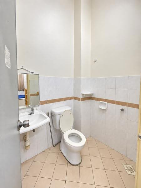 Rumah Teres 1-Tingkat untuk Dijual di Taman Setia Indah (Tebrau) - Jasper Eyo - Bathroom - PropertyGuru.com.my