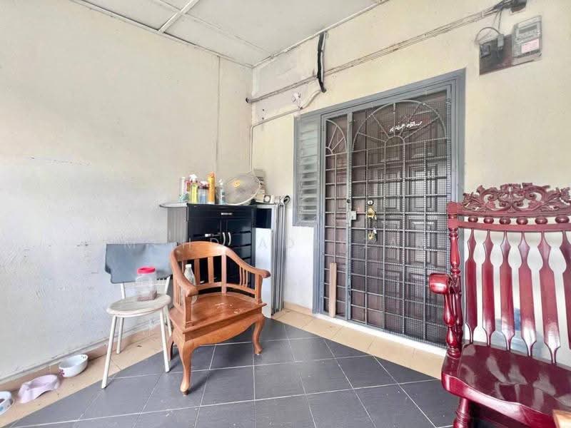 2-storey Terraced House for Sale in Seksyen 19 (Shah Alam) - Mohd Adryzam - Entrance - PropertyGuru.com.my