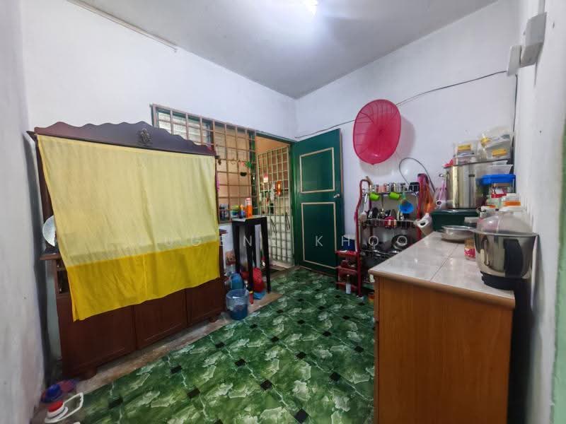 Rumah Teres 2-Tingkat untuk Dijual di Taman Puteri Wangsa (Ulu Tiram) - Eugene Khoo - Kitchen - PropertyGuru.com.my