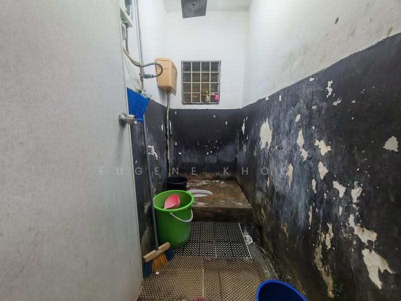 Rumah Teres 2-Tingkat untuk Dijual di Taman Puteri Wangsa (Ulu Tiram) - Eugene Khoo - Bathroom - PropertyGuru.com.my