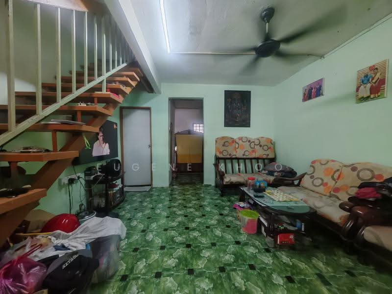 Rumah Teres 2-Tingkat untuk Dijual di Taman Puteri Wangsa (Ulu Tiram) - Eugene Khoo - Living Room - PropertyGuru.com.my