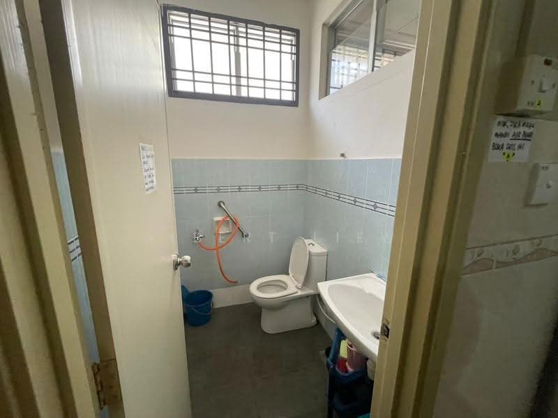 1.5-storey Terraced House for Sale in Taman Setia Indah (Tebrau) - Albert Liew - Bathroom - PropertyGuru.com.my