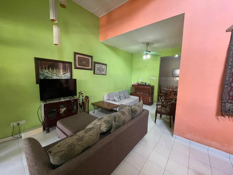 1.5-storey Terraced House for Sale in Taman Setia Indah (Tebrau) - Albert Liew - Living Room - PropertyGuru.com.my