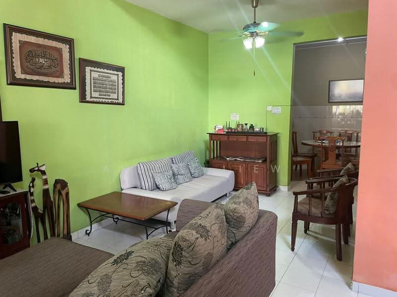 1.5-storey Terraced House for Sale in Taman Setia Indah (Tebrau) - Albert Liew - Living Room - PropertyGuru.com.my