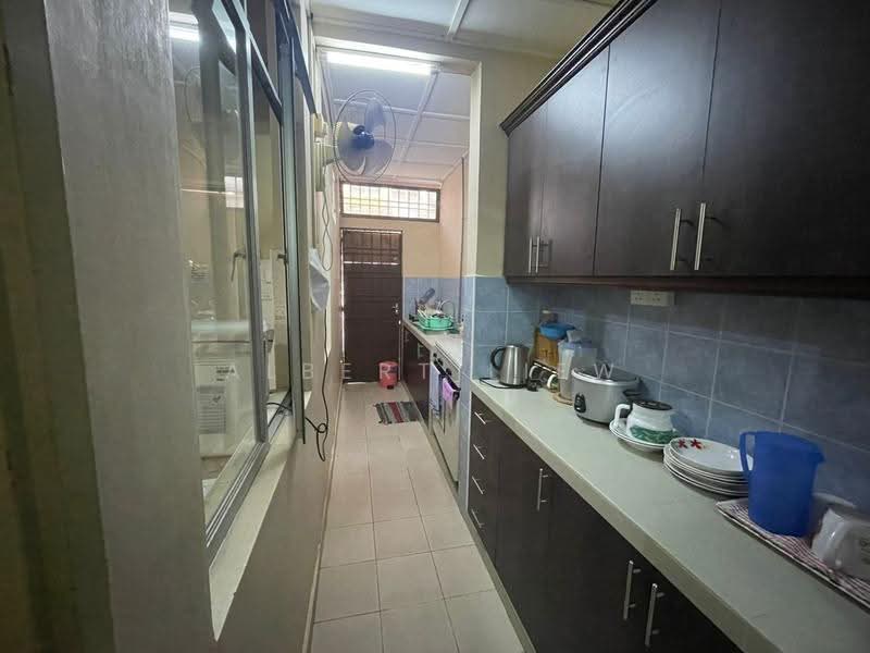 1.5-storey Terraced House for Sale in Taman Setia Indah (Tebrau) - Albert Liew - Kitchen - PropertyGuru.com.my