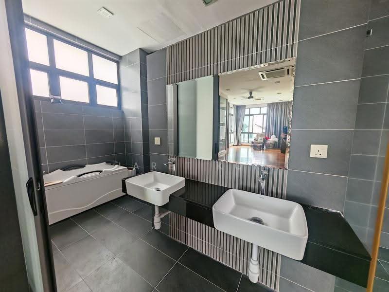 Bungalow House for Sale in Subang Heights (Subang Jaya) - jaret kok - Bathroom - PropertyGuru.com.my