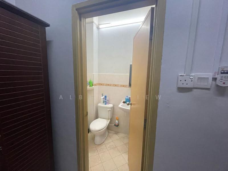 Rumah Teres 1-Tingkat untuk Dijual di Taman Setia Indah (Tebrau) - Albert Liew - Bathroom - PropertyGuru.com.my