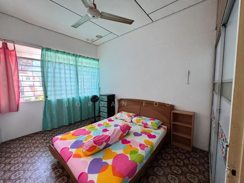 2-storey Terraced House for Sale in Island Glades (Jelutong) - Jordan Foo - Bedroom - PropertyGuru.com.my