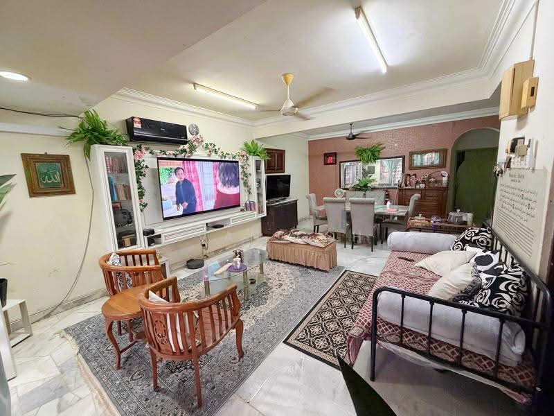2-storey Terraced House for Sale in Bandar Kinrara Seksyen 3 (Bandar Kinrara) - Evan Goh - Living Room - PropertyGuru.com.my