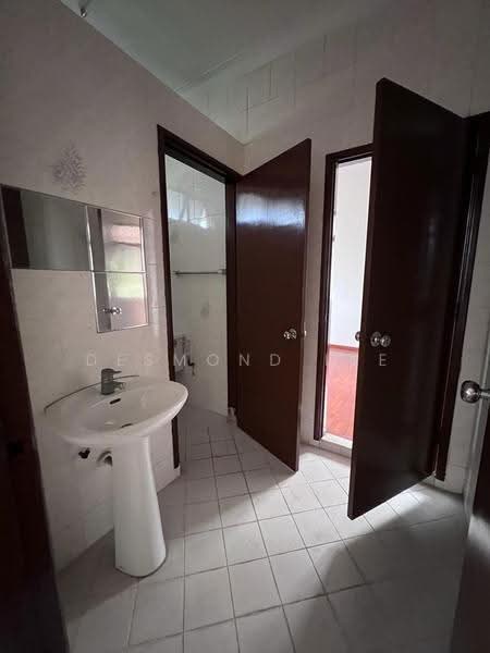 Semi-Detached House for Sale in Taman Perling (Perling) - Desmond Lee - Bathroom - PropertyGuru.com.my