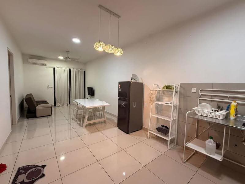 Kediaman Servis untuk Dijual di Woodsbury Suites - Roy Kuak - Living Room - PropertyGuru.com.my