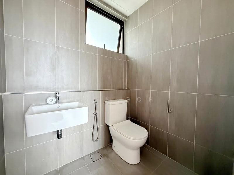 Kediaman Servis untuk Dijual di The Pulse Residence - Evan Goh - Bathroom - PropertyGuru.com.my