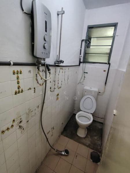 2-storey Terraced House for Rent in Taman Cempaka (Ipoh) - Datuk Lee Heng - Bathroom - PropertyGuru.com.my
