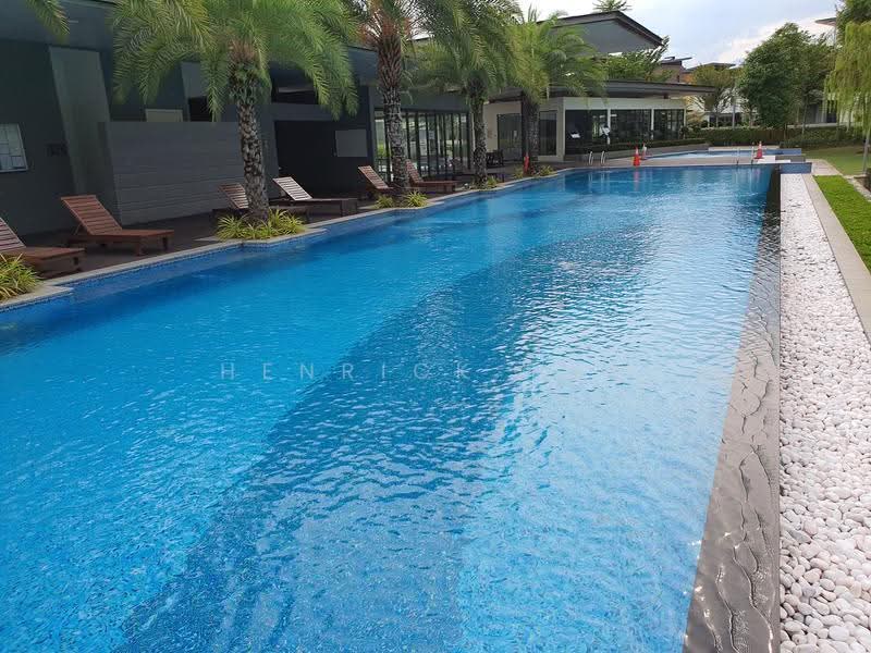 Rumah Banglo untuk Dijual di Kota Kemuning (Shah Alam) - Henrick Tan - Pool - PropertyGuru.com.my