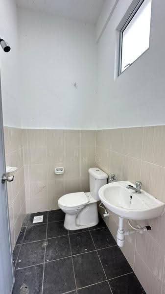 2-storey Terraced House for Sale in Taman Seri Orkid (Skudai) - Daniel Yong - Bathroom - PropertyGuru.com.my