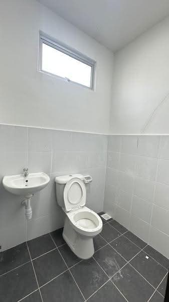 2-storey Terraced House for Sale in Taman Seri Orkid (Skudai) - Daniel Yong - Bathroom - PropertyGuru.com.my