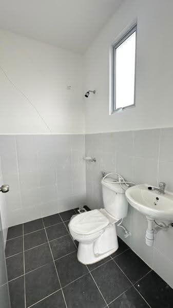2-storey Terraced House for Sale in Taman Seri Orkid (Skudai) - Daniel Yong - Bathroom - PropertyGuru.com.my