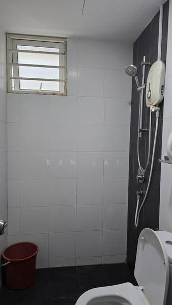 Kediaman Servis untuk Dijual di Pacific Place - Ken Lai - Bathroom - PropertyGuru.com.my