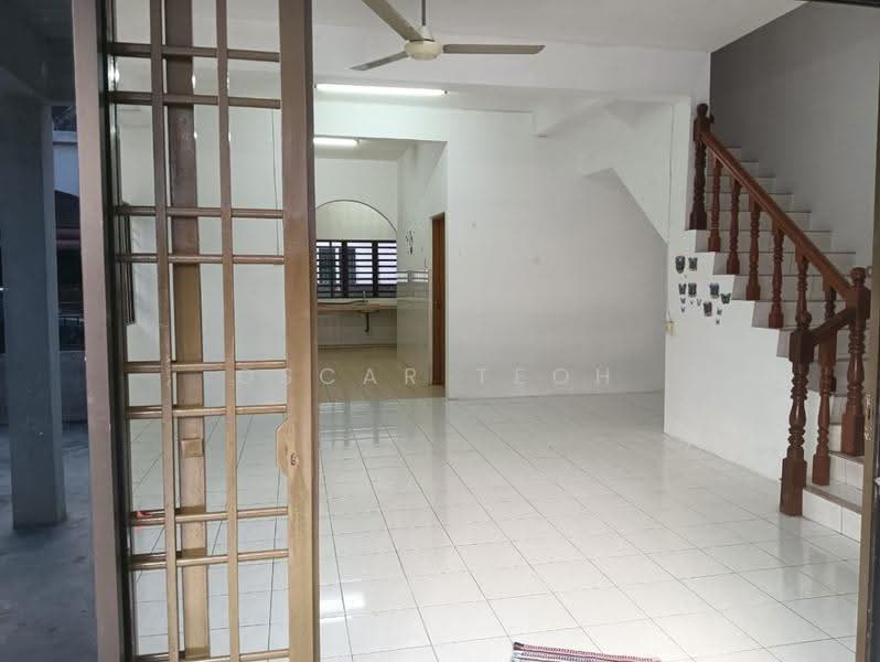 2-storey Terraced House for Sale in Menglembu (Perak) - Oscar Teoh - Living Room - PropertyGuru.com.my