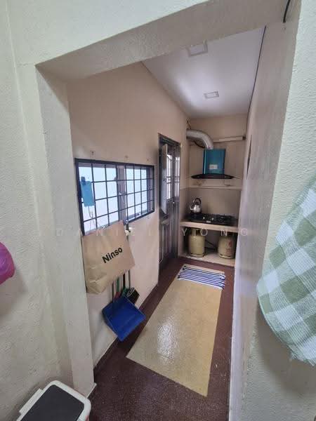 Rumah Teres 2-Tingkat untuk Dijual di Taman Anggerik (Tampoi) - Daniel Yong - Kitchen - PropertyGuru.com.my