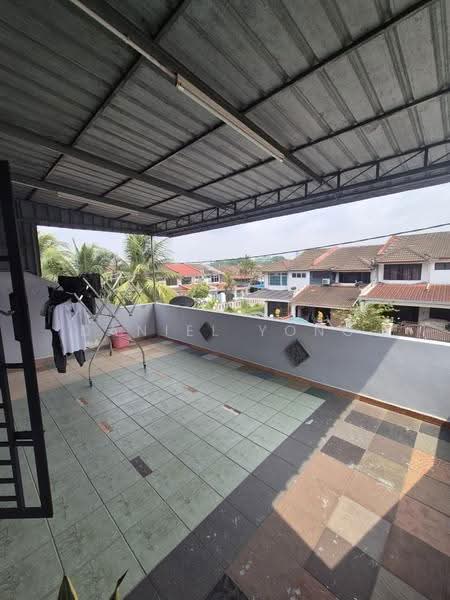 Rumah Teres 2-Tingkat untuk Dijual di Taman Anggerik (Tampoi) - Daniel Yong - Balcony - PropertyGuru.com.my