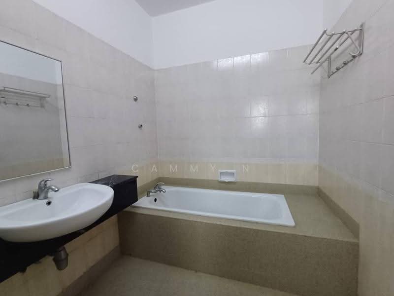 2.5-storey Terraced House for Sale in Jalan Ipoh (Kuala Lumpur) - Cammy N - Bathroom - PropertyGuru.com.my