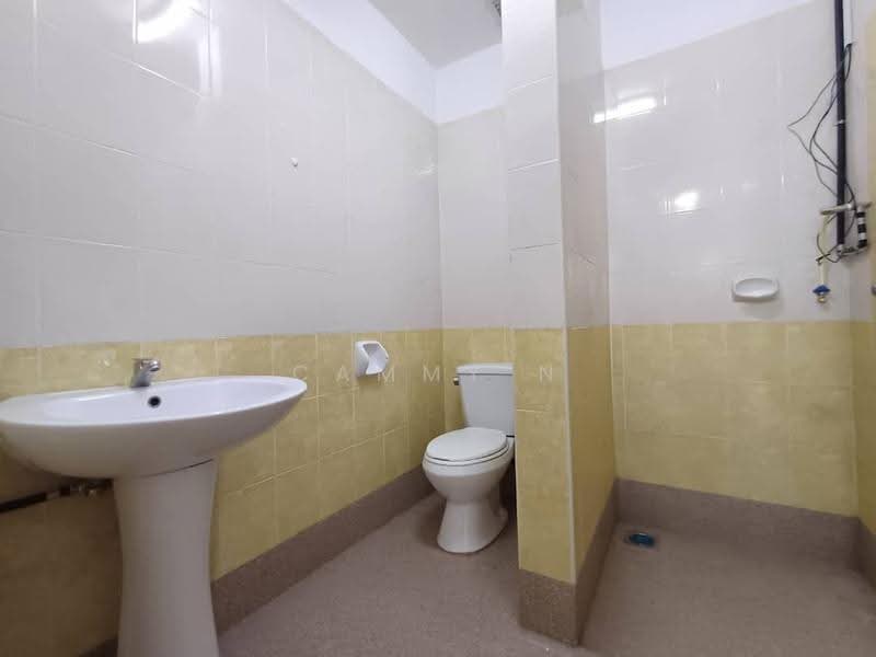 2.5-storey Terraced House for Sale in Jalan Ipoh (Kuala Lumpur) - Cammy N - Bathroom - PropertyGuru.com.my