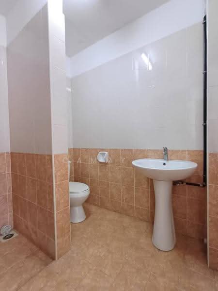 2.5-storey Terraced House for Sale in Jalan Ipoh (Kuala Lumpur) - Cammy N - Bathroom - PropertyGuru.com.my