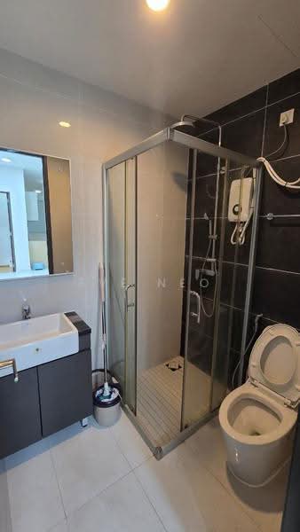 Kondominium untuk Disewa di Kings Bay @ Country Garden Danga Bay - Eve Neo - Bathroom - PropertyGuru.com.my