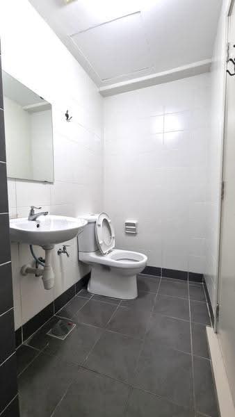 Kondominium untuk Disewa di Residence 8 - David Lao - Bathroom - PropertyGuru.com.my