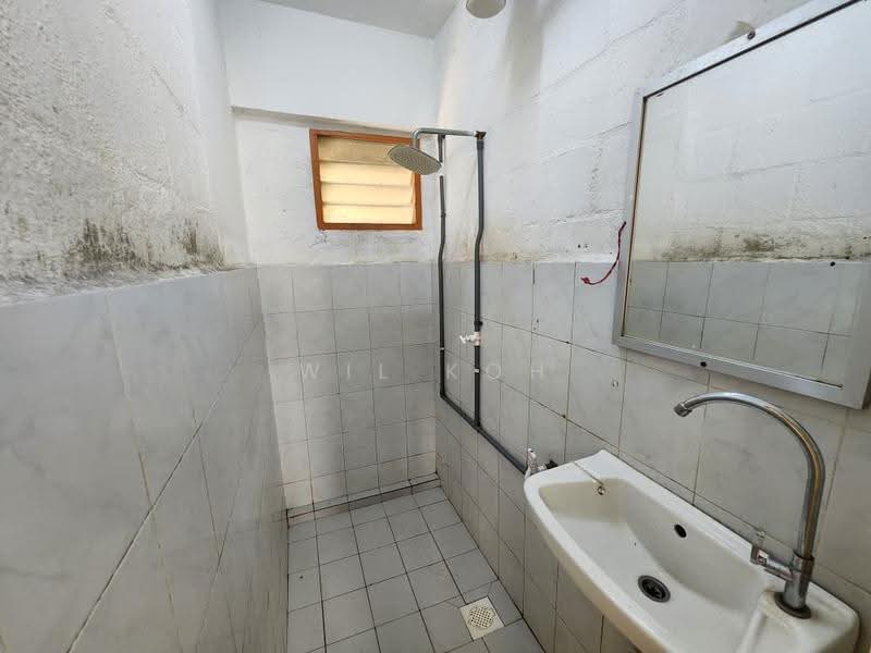 Rumah Flat untuk Disewa di Segar Ria - Wil Koh - Bathroom - PropertyGuru.com.my