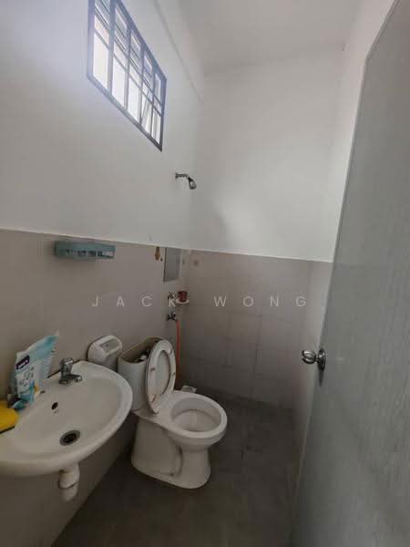 2.5-storey Terraced House for Sale in Taman Scientex Utama (Senai) - Jack Wong - Bathroom - PropertyGuru.com.my
