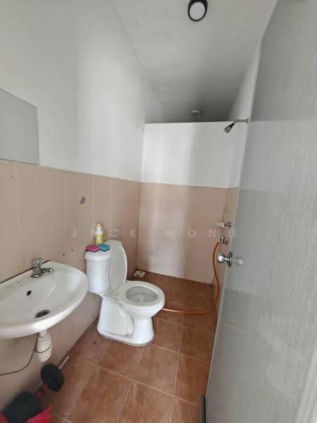 2.5-storey Terraced House for Sale in Taman Scientex Utama (Senai) - Jack Wong - Bathroom - PropertyGuru.com.my