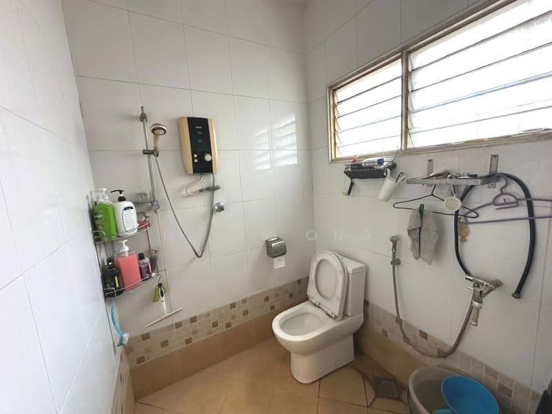 2-storey Terraced House for Sale in Usj 2 (Subang Jaya) - Davis Ong - Bathroom - PropertyGuru.com.my