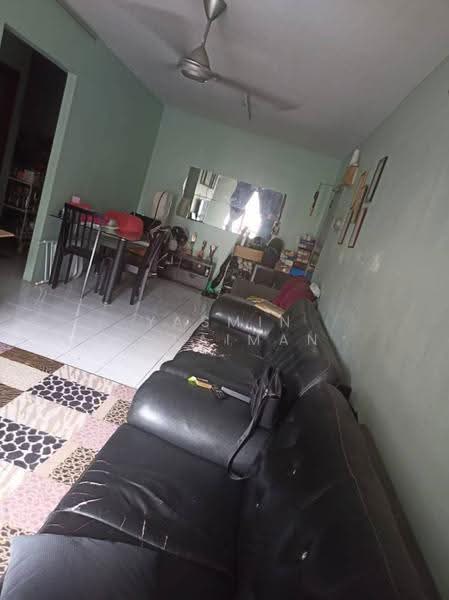 Pangsapuri untuk Dijual di Apartment Bayu - Yasmin Sulaiman - Living Room - PropertyGuru.com.my
