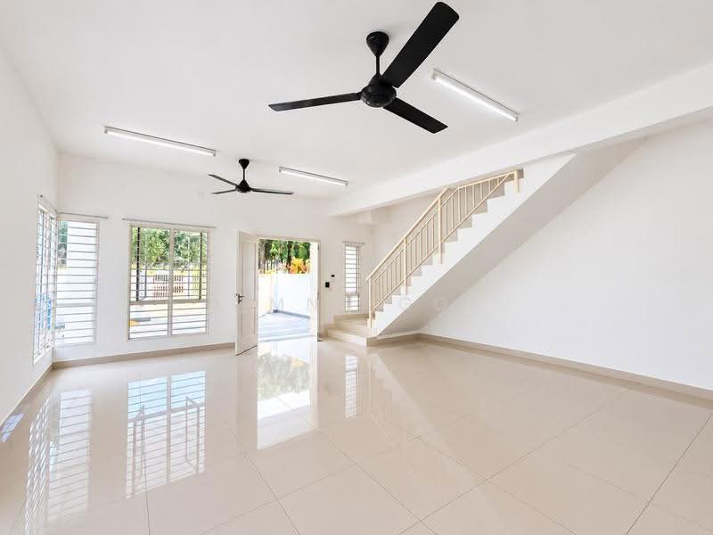 Cluster House for Sale in Setia Impian (Setia Alam) - Aimns Goy - Living Room - PropertyGuru.com.my