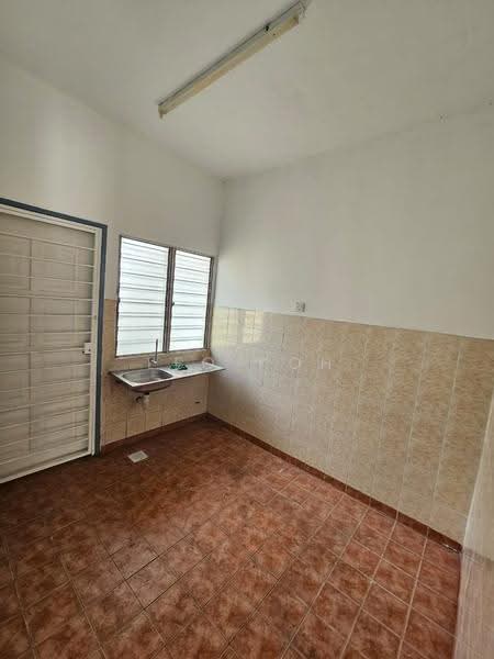 2-storey Terraced House for Rent in Bandar Putra Permai (Seri Kembangan) - Leo Koh - Kitchen - PropertyGuru.com.my