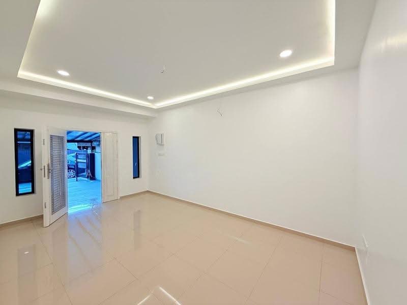 Rumah Teres 1-Tingkat untuk Dijual di Taman Melawis (Klang) - Mala Palanisamy - Living Room - PropertyGuru.com.my