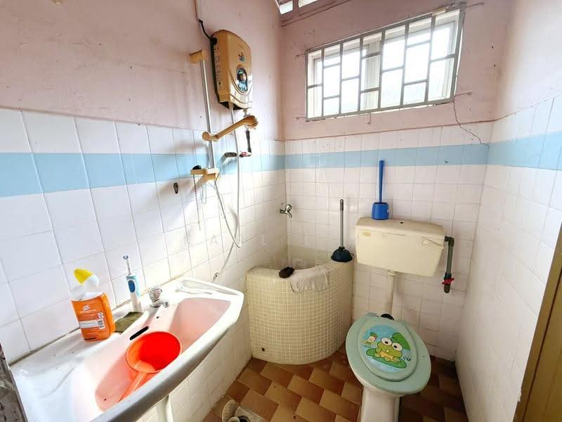 Rumah Teres 1-Tingkat untuk Dijual di Taman Sentosa (Johor Bahru) - Karl Lim - Bathroom - PropertyGuru.com.my