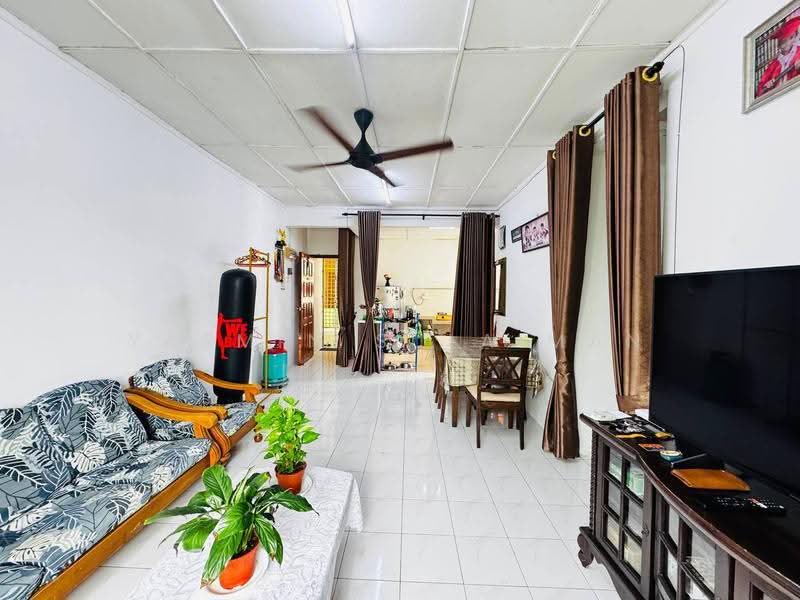 Apartment for Sale at Pangsapuri Flora I - Yasmin Sulaiman - Living Room - PropertyGuru.com.my
