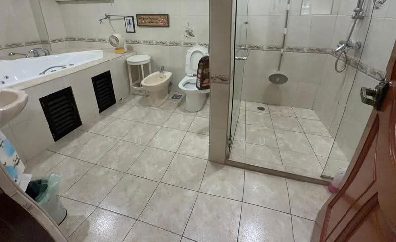 Bungalow House for Sale in Likas (Kota Kinabalu) - Sunnie Wu - Bathroom - PropertyGuru.com.my