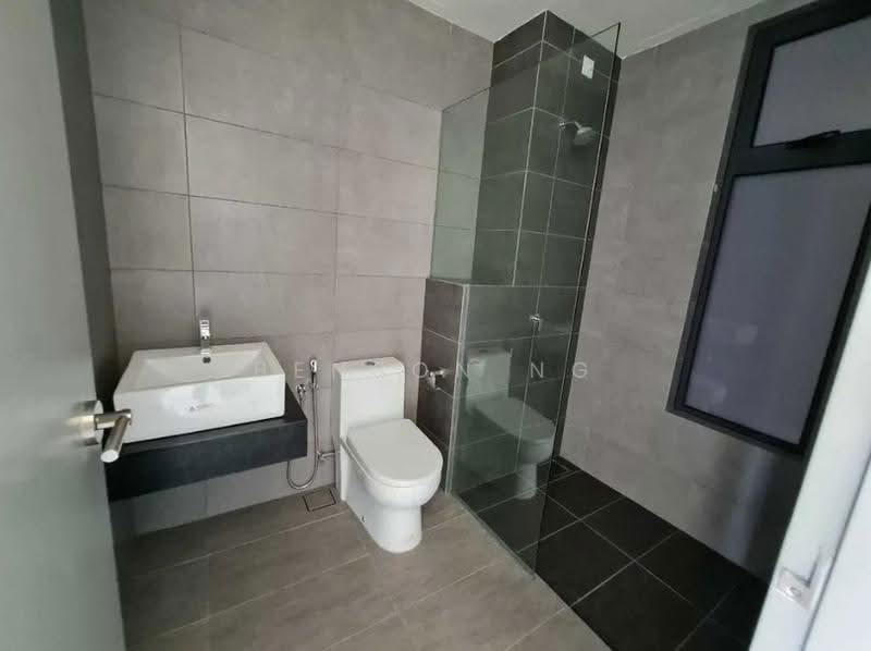 Kediaman Servis untuk Dijual di The Era @ Duta North - Benson Ng - Bathroom - PropertyGuru.com.my
