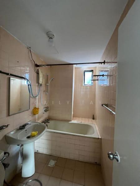 Apartment for Rent at Kempas Apartment - Gaily Tay - Bathroom - PropertyGuru.com.my
